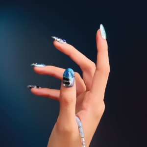 Electric Heart short oval press-on nails side view on hand